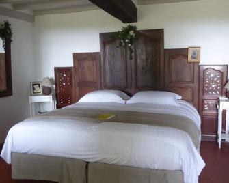 Lyons-la-Forêt, charming Orfea's home, sleeps 8. Forest access, baby-friendly - Lyons-la-Forêt - Chambre