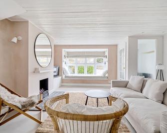 sea side cottage brand new - West Wittering - Living room