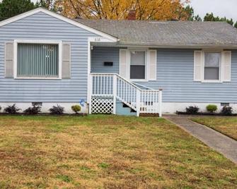 Perfect for families - Newport News - Building