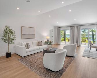 The Grand Reset: Hot tub & Sauna on Grand Lake - Enfield