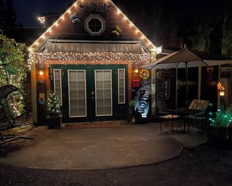 Paradise Loft - Issaquah - Building