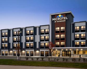 Microtel Inn & Suites by Wyndham Aurora - Aurora - Edifício