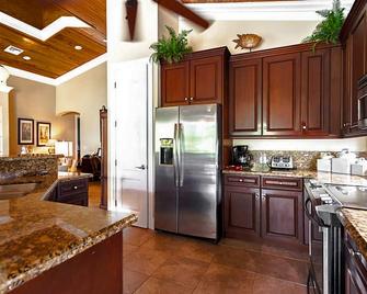 The Bahama House on Green Turtle Cay - Coco Bay beachfront - Green Turtle Cay - Kitchen