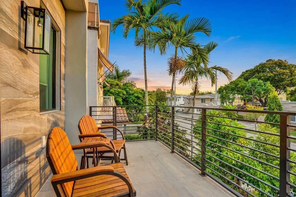 Walk to LasOlas | 4BR | Htd Pool | 5 mins to Beach - Fort Lauderdale - Balkon