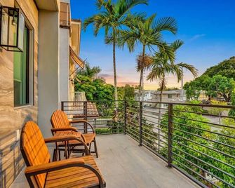 Walk to LasOlas | 4BR | Htd Pool | 5 mins to Beach - Fort Lauderdale - Balcon