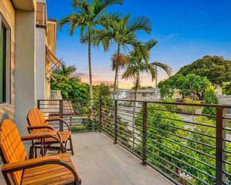 Walk to LasOlas | 4BR | Htd Pool | 5 mins to Beach - Fort Lauderdale - Balkon