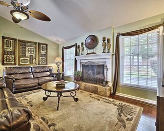 Peaceful Lakefront, Spectacular View, Spacious 2 Level, 30 Min from Auburn - Alexander City - Huiskamer