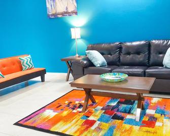 Casa Clayton at Donhead - New Kingston - Kingston - Sala de estar