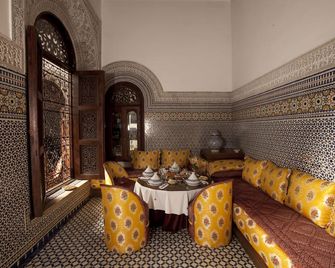 Riad Alya - פז - טרקלין