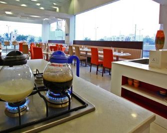 Keys Select by Lemon Tree Hotels, Ludhiana - Ludhiana - Buffet