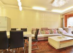 Wanke City International Apartment - Qingdao - Living room