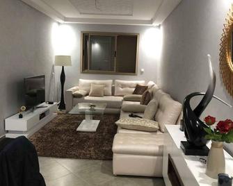 Espace calme et beau pour tous à Beni mellal , belle apartement pour tous econom - Beni Mellal - Living room