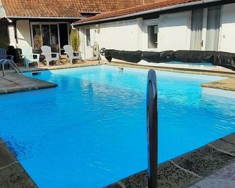 Auberge du Gros Tilleul - Argoules - Zwembad