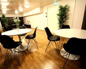 Forenom Aparthotel Helsinki Herttoniemi - הלסינקי - מסעדה