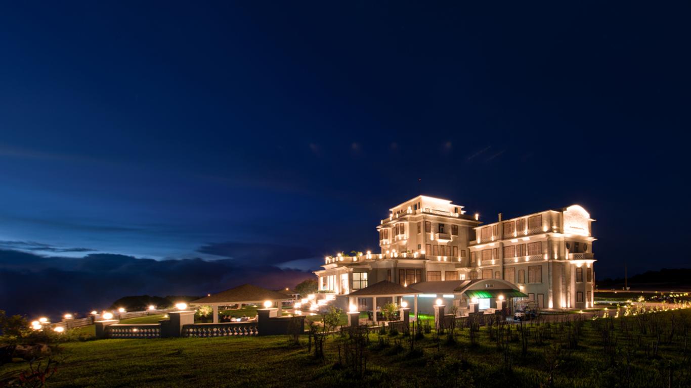 Le Bokor Palace