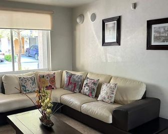 Residencial Quinta Las Acacias, Juriquil - Juriquilla - Sala de estar