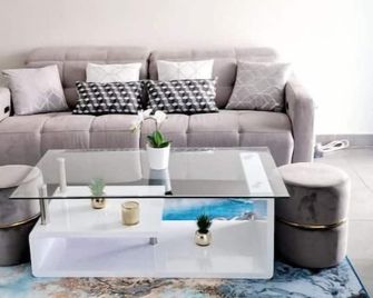 Prado Plage David - Stade Velodrome - Parc Chanot - Luxury Apartment by The Sea - Enjoy Premium Comfort With Access to International Tv Channels from All Over The World - Marseille