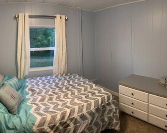 The Island Bay Waterfront cottage - Clayton - Bedroom
