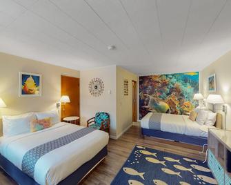 Retro beach experience with fast WiFI - walk to downtown shops & eateries - Bandon - Bedroom