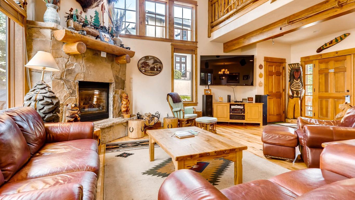 Eagleridge Lodge & Townhomes