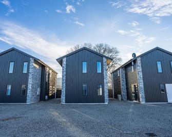 Jillylan Village Apartment - Cromwell - Edificio