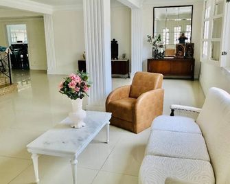 Luxury and Comfort Just Steps From the Sea.standard International West Coast USA - Saquarema - Lobby