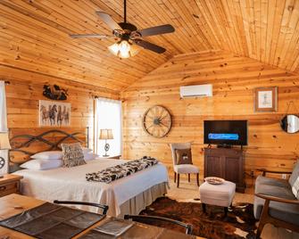 City on a Hill at Spring Creek - Fredericksburg - Bedroom