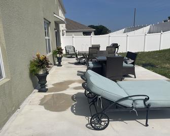 Comfy house private bedroom share bathroom - Haines City - Patio