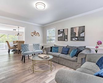Renovated N Raleigh home with firepit wifi & king bed - Raleigh - Sala de estar