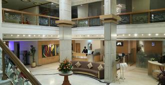 Hotel Amar Vilas Indore - Indore - Lobby