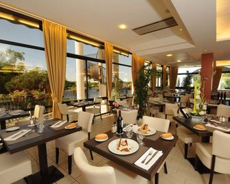 بريت أوتل دو لاك - سان-بول-ليه-داكس - مطعم