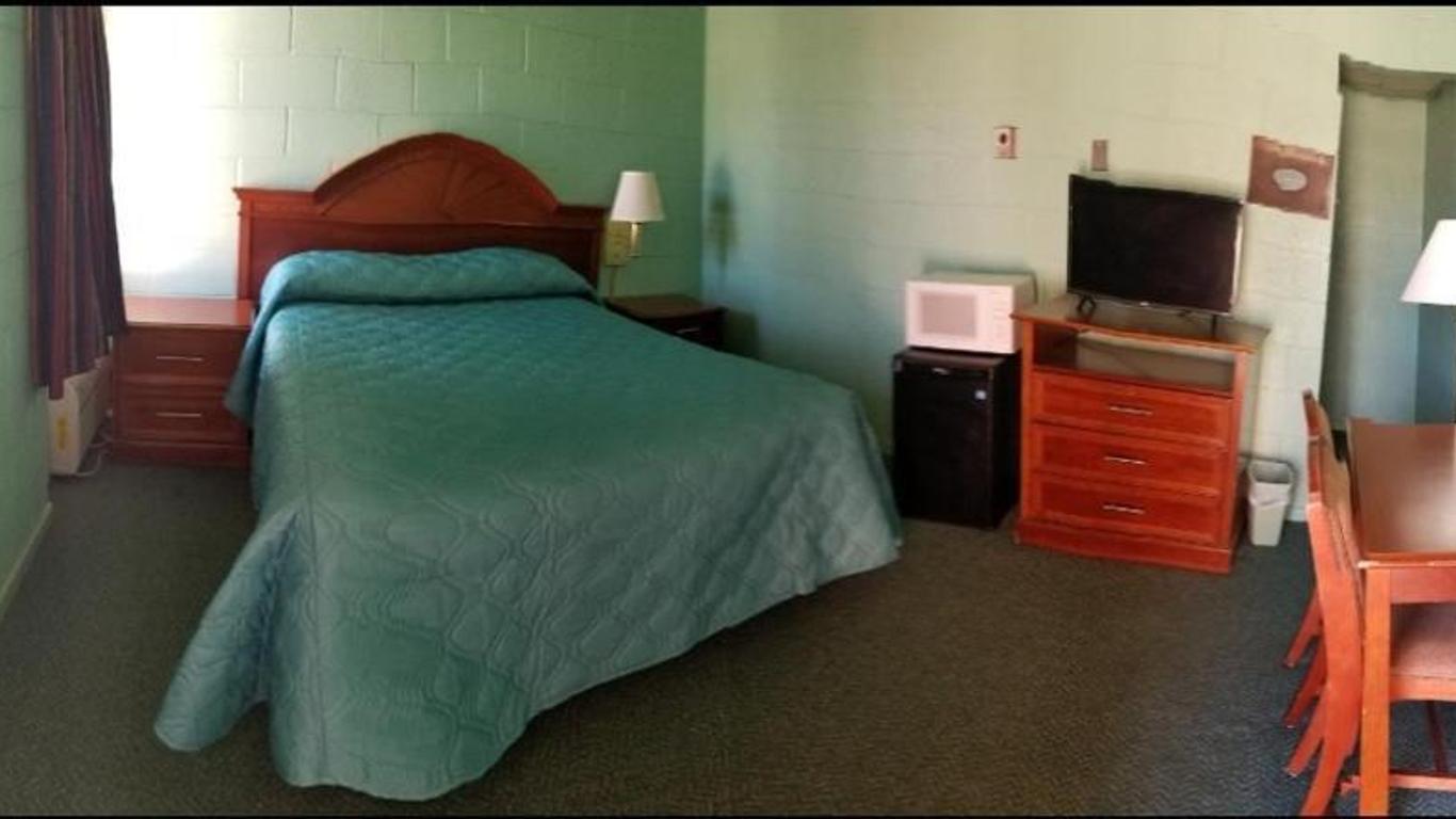 Holiday Host Motel