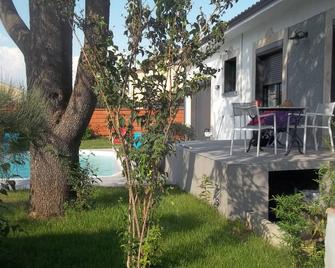Chambre D'hote De Luxe Private Heated Pool Shower Room And Terrace Garden - Cugnaux - Patio