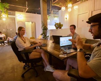 Jungle Jaffa Hostel Age 18 to 45 - Tel Aviv