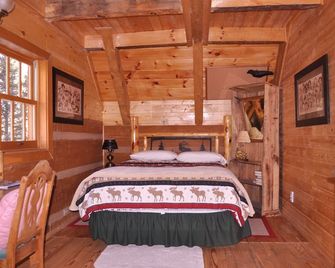 Michael Martin Murphey Cabin, America's Cowboy Singer/Songwriter Getaway Cabin - Red River - Bedroom
