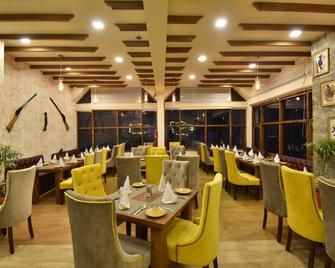 Hotel Snowcrests Manor - Manali - Front desk