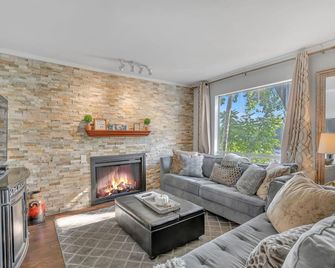 Nash Gold Private Condo - 2bed, 2bath, Sleep 6, 25 Min Walk To Broadway And All Nashville Attractions, Pool, Gym - Nashville - Sala de estar