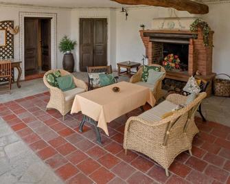Bed and Breakfast La Carolina - Tigliole - Innenhof