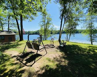 Echo Point Retreat on the Beautiful Tiger Cat Flowage - Hayward - Binnenhof