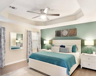 Great game room! minutes from the beach and casino - Ocean Springs - Bedroom