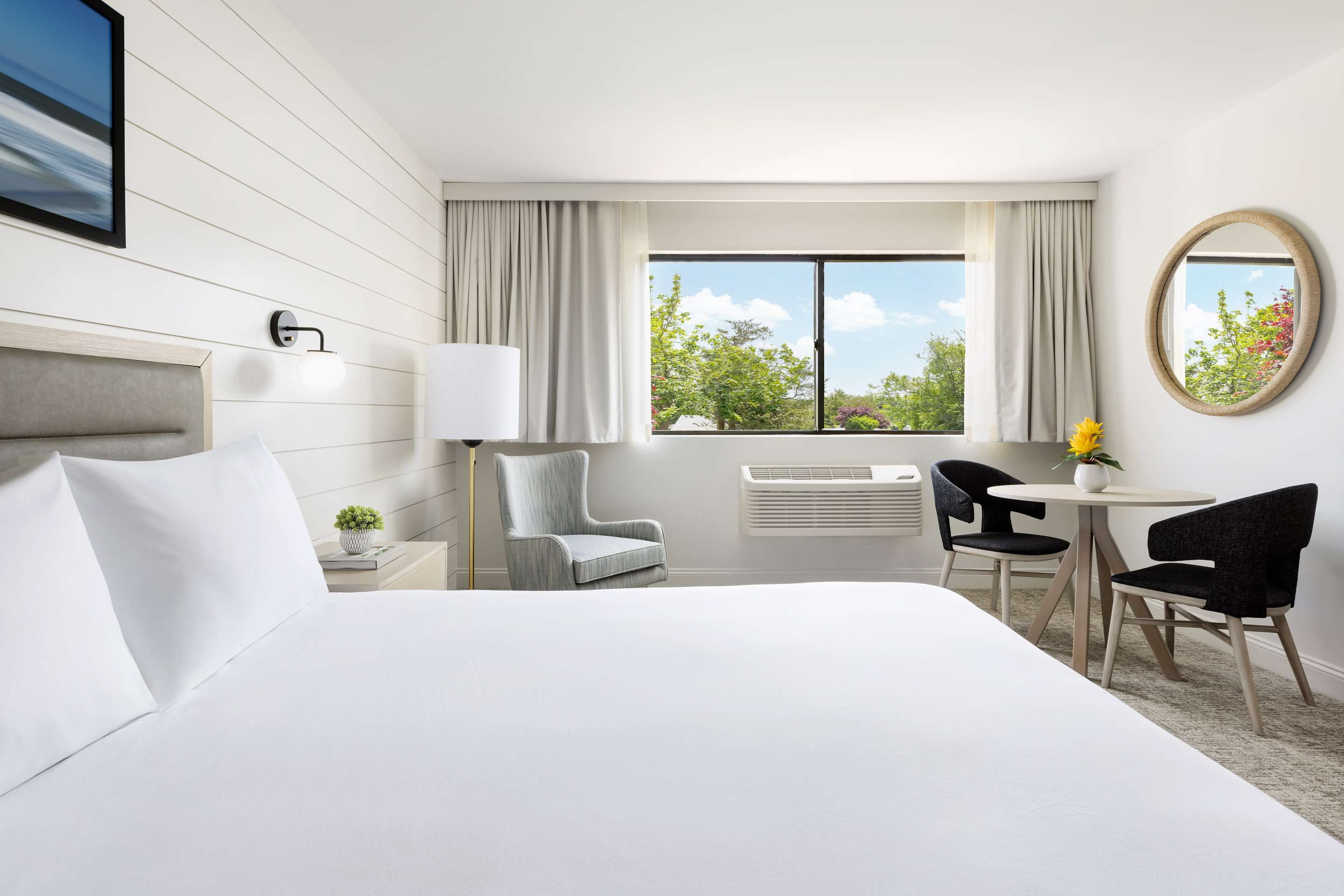 The Pell, Part of JdV by Hyatt thumbnail 3