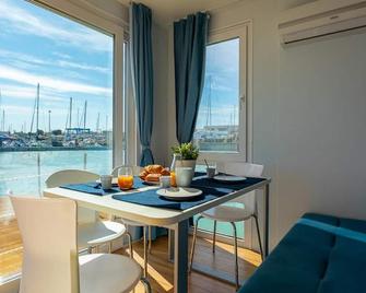 Aqua Resort Giulianova - Houseboat Experience - Giulianova - Essbereich