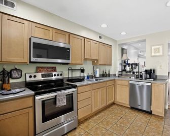 Canton Townhome - Baltimore - Kitchen
