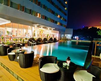 Harris Hotel Batam Center - Batam - Svømmebasseng