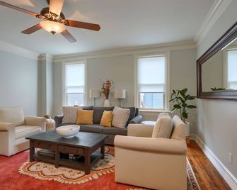 Relax! You've just found the perfect German Village Getaway Home - Columbus - Living room