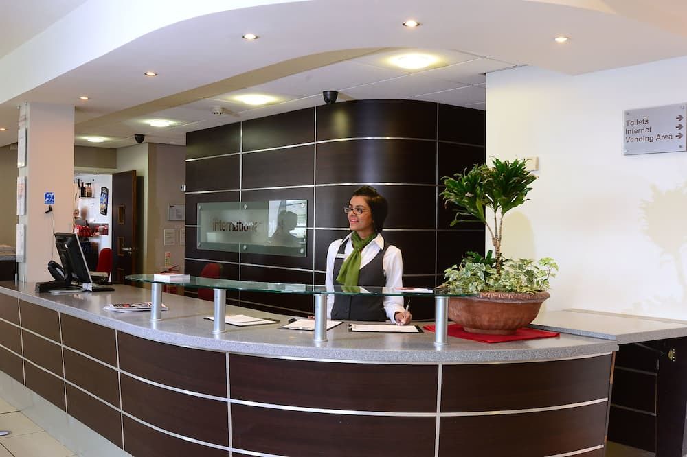 International Hotel Telford - טלפורד - דלפק קבלה