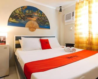 RedDoorz Plus @ Lagoon Beach Resort Zambales - Olongapo - Bedroom