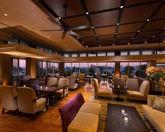 DoubleTree by Hilton Naha Shuri Castle - Naha - Lounge