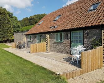 Dog & family friendly 2 bed barn conversion in country setting - Clevedon - Building