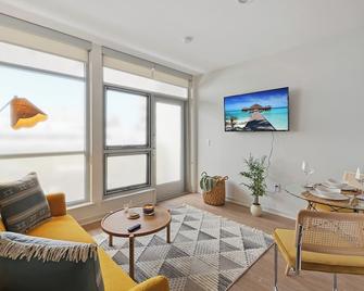 Central studio in Santa Monica w FREE parking - Santa Monica - Living room